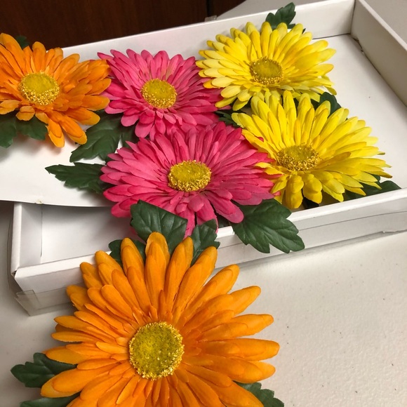 6 versatile Colorful Daysi Flowers with clips - Picture 6 of 11